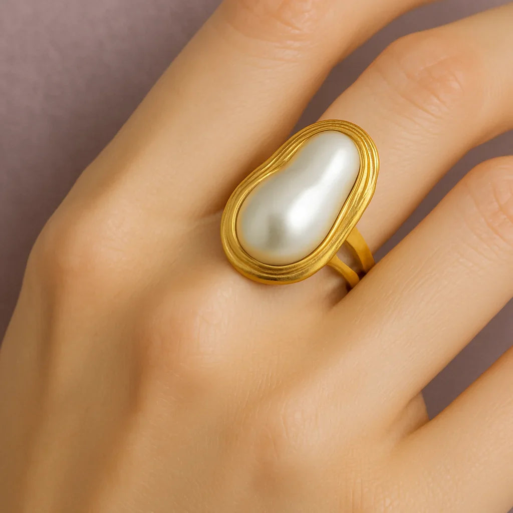 Luna Pearl Ring