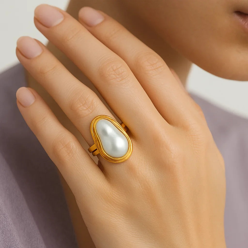Luna Pearl Ring